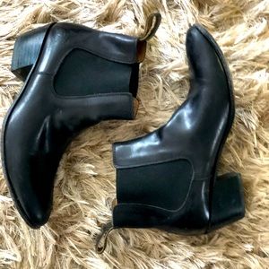 Awesome! Timeless! barely worn Fluevogs